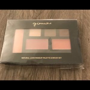 NWT Gimmicks makeup palette & brush set